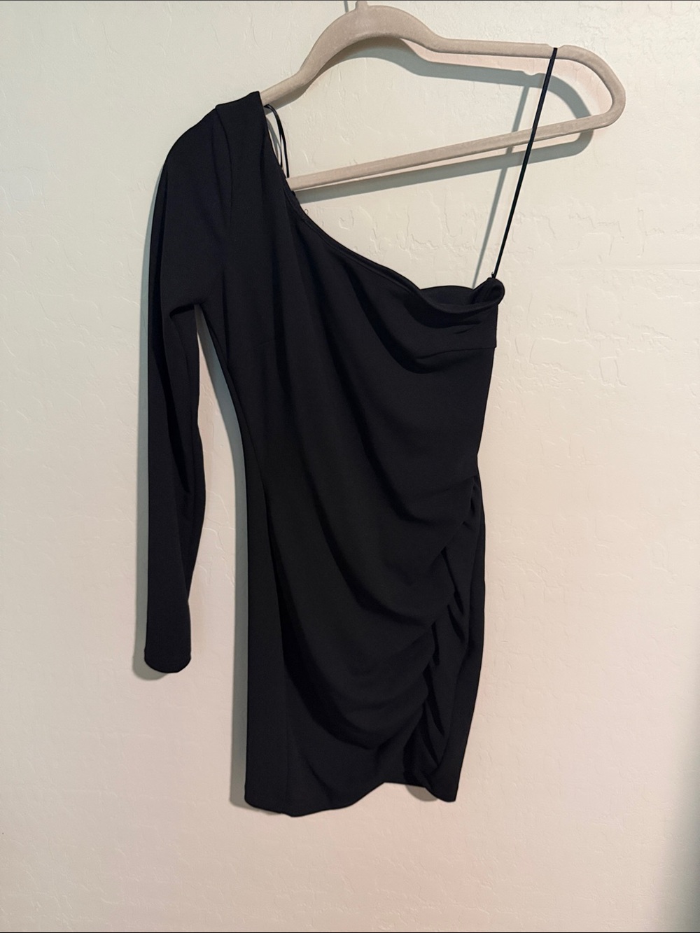 Windsor Black One-Shoulder Long-Sleeve Mini Dress